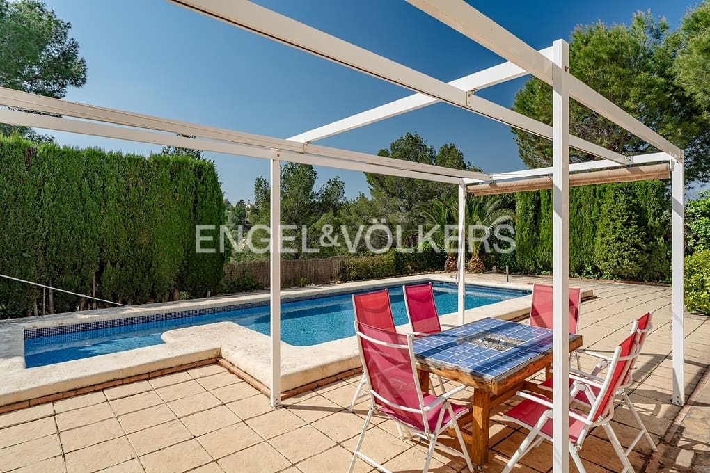 3 bedroom Villa for sale in Alhama Springs with pool garage - € 585,000 (Ref: 9734124)