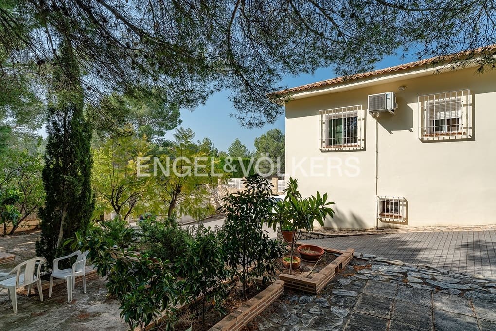 3 bedroom Villa for sale in Alhama Springs with pool garage - € 585,000 (Ref: 9734124)