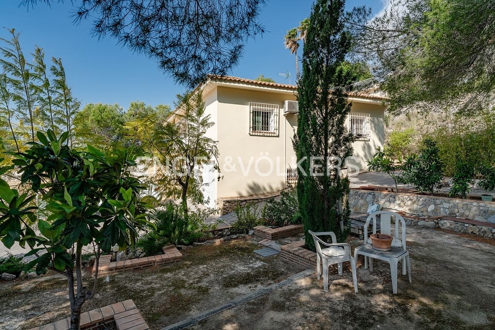 3 bedroom Villa for sale in Alhama Springs with pool garage - € 585,000 (Ref: 9734124)