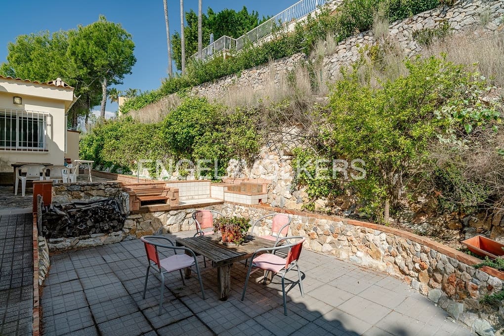 3 bedroom Villa for sale in Alhama Springs with pool garage - € 585,000 (Ref: 9734124)