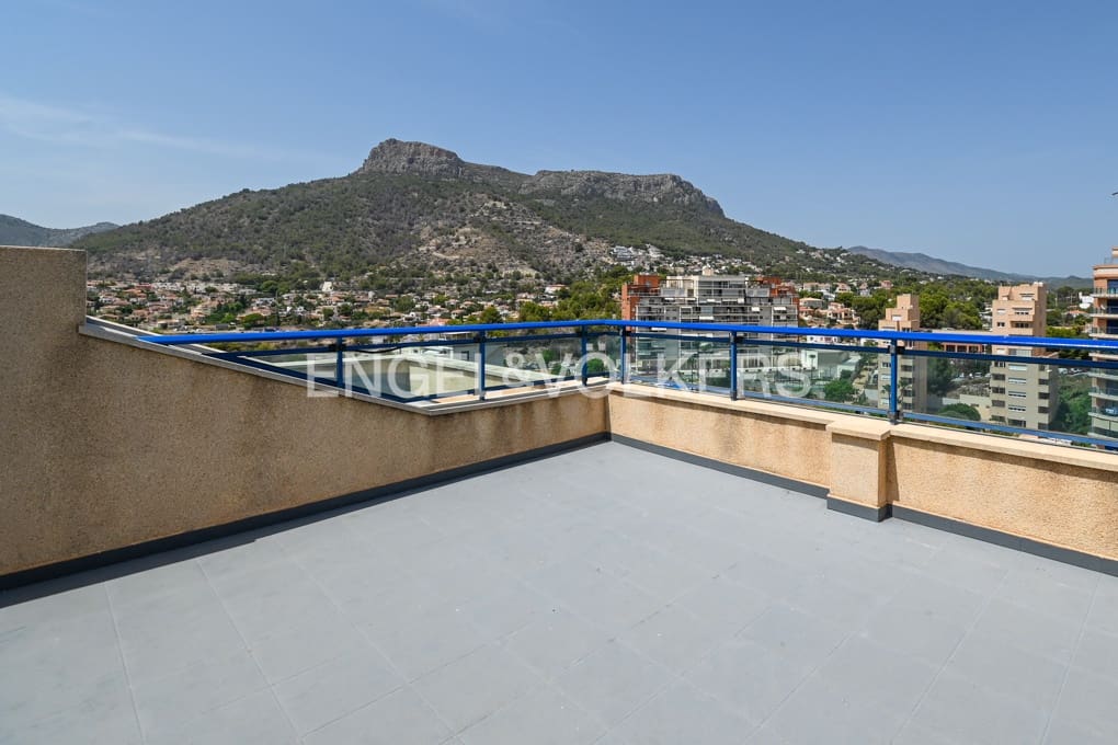 Ático de 4 habitaciones en Calpe / Calp en venta con piscina garaje - 950.000 € (Ref: 9737336)