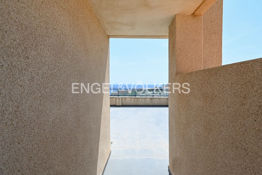 Ático de 4 habitaciones en Calpe / Calp en venta con piscina garaje - 950.000 € (Ref: 9737336)