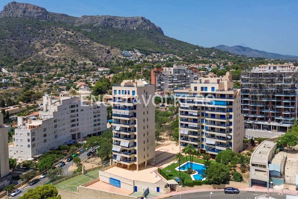 Ático de 4 habitaciones en Calpe / Calp en venta con piscina garaje - 950.000 € (Ref: 9737336)