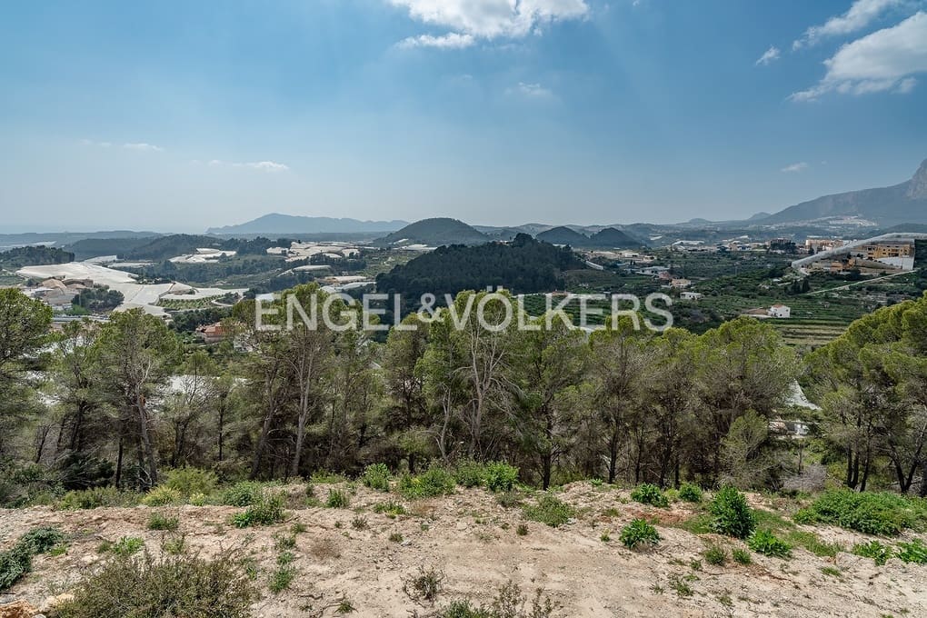 Rakentamaton maa myytävänä paikassa Callosa d'En Sarria - 495 000 € (Ref: 9779928)