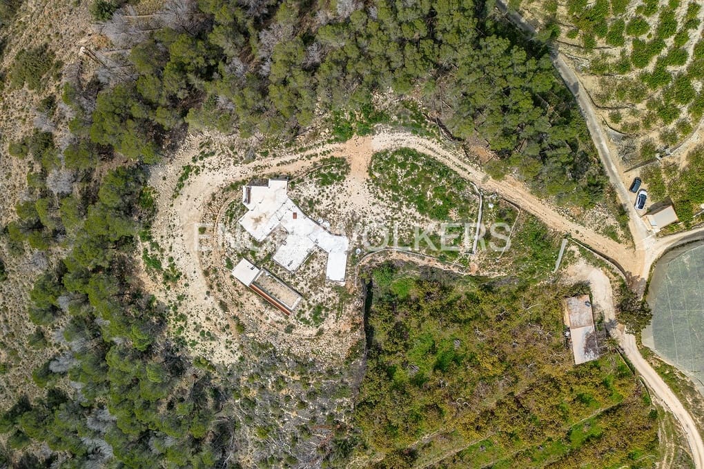 Rakentamaton maa myytävänä paikassa Callosa d'En Sarria - 495 000 € (Ref: 9779928)