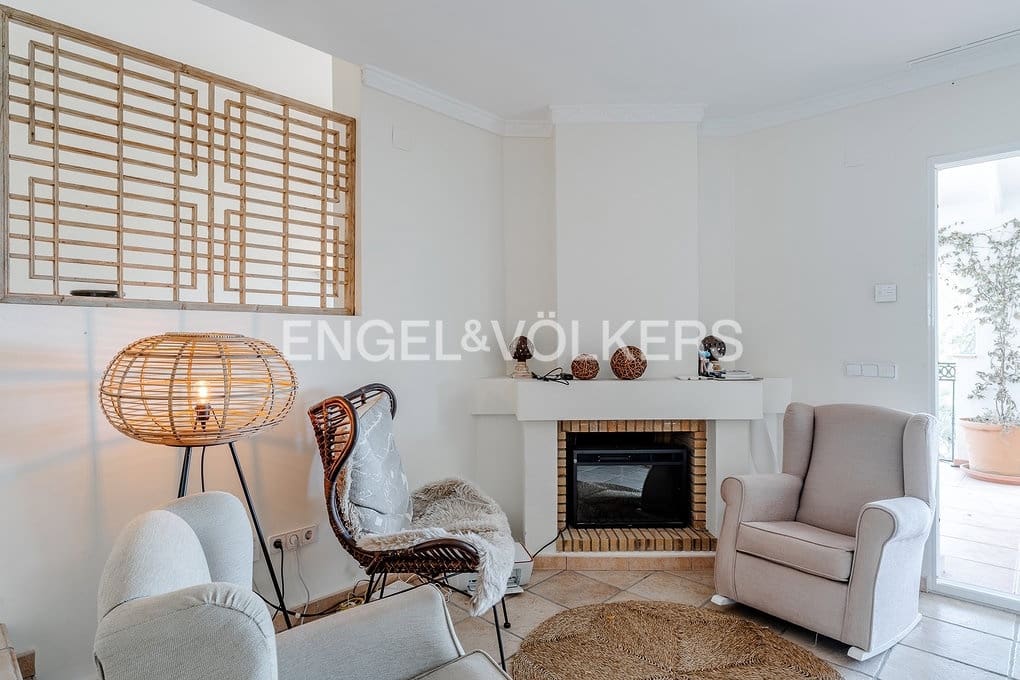 6 bedroom Villa for sale in Altea with pool garage - € 999,000 (Ref: 9789819)