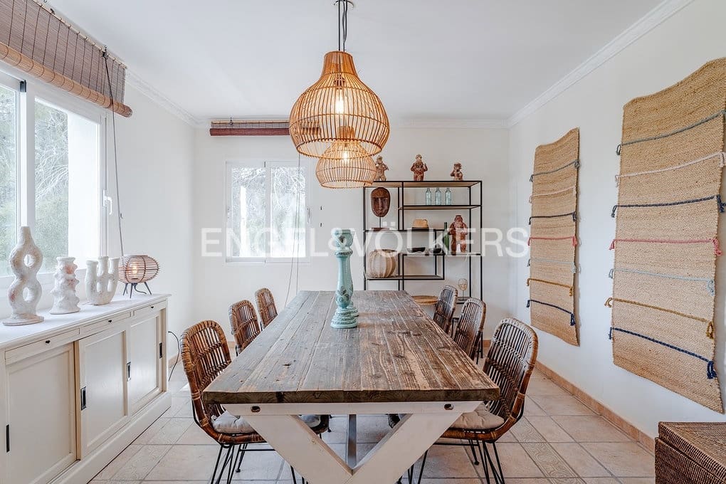6 bedroom Villa for sale in Altea with pool garage - € 999,000 (Ref: 9789819)