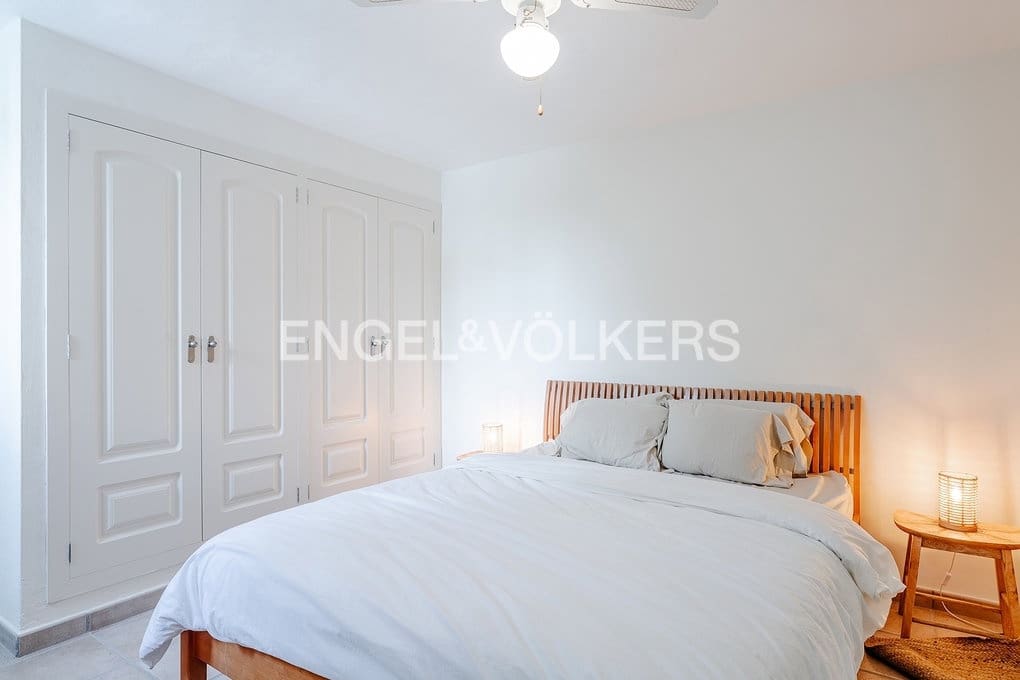 6 bedroom Villa for sale in Altea with pool garage - € 999,000 (Ref: 9789819)