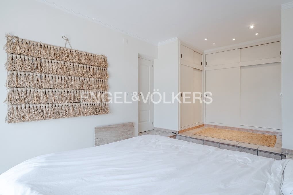 6 bedroom Villa for sale in Altea with pool garage - € 999,000 (Ref: 9789819)