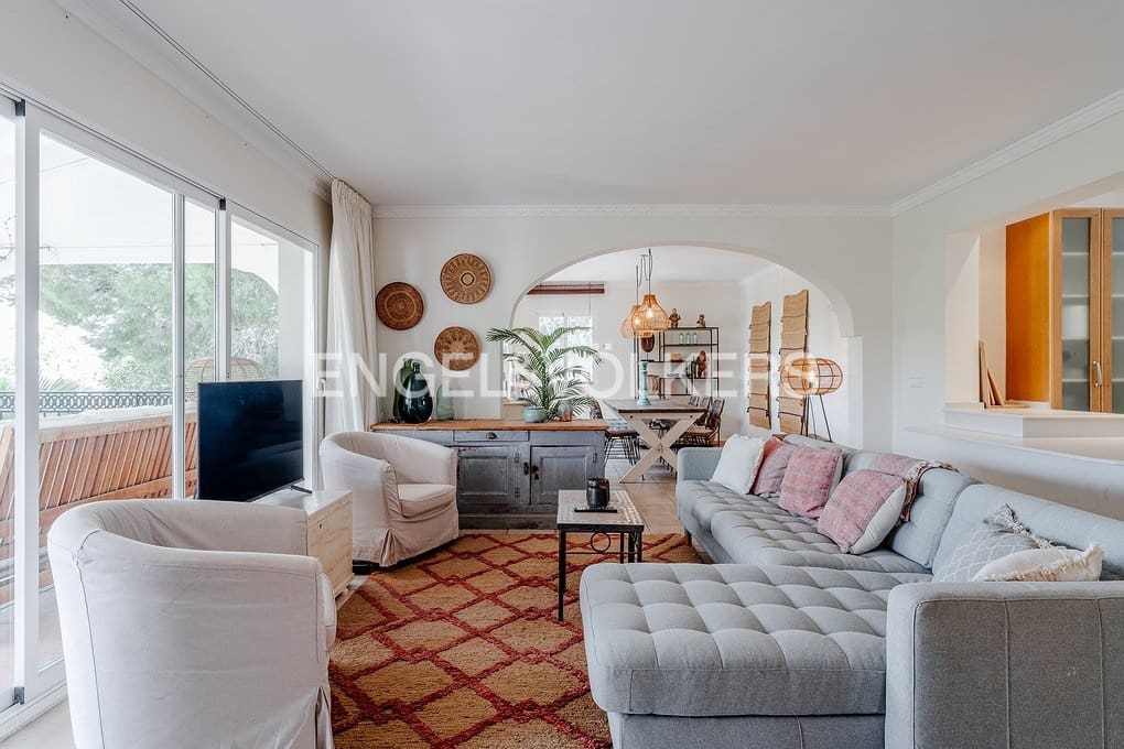 6 bedroom Villa for sale in Altea with pool garage - € 999,000 (Ref: 9789819)