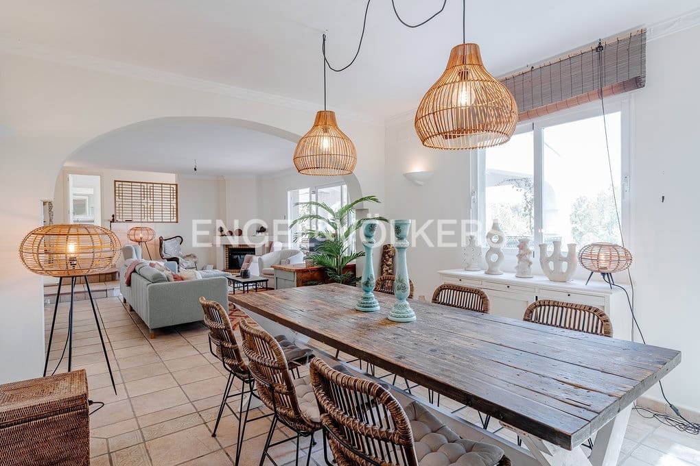 6 bedroom Villa for sale in Altea with pool garage - € 999,000 (Ref: 9789819)