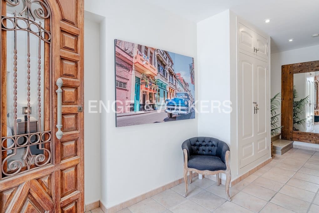 6 bedroom Villa for sale in Altea with pool garage - € 999,000 (Ref: 9789819)