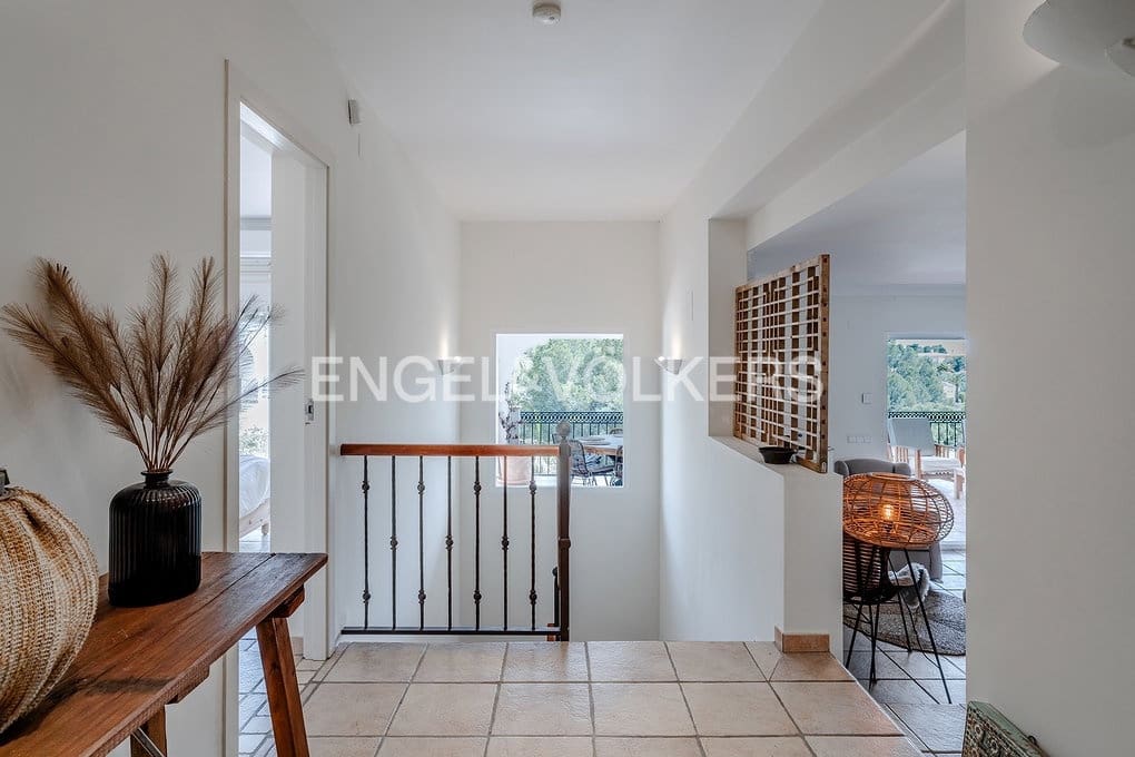 6 bedroom Villa for sale in Altea with pool garage - € 999,000 (Ref: 9789819)