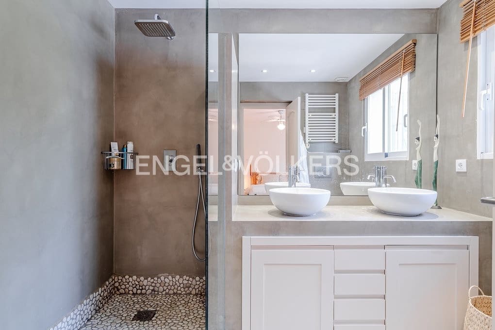 6 bedroom Villa for sale in Altea with pool garage - € 999,000 (Ref: 9789819)