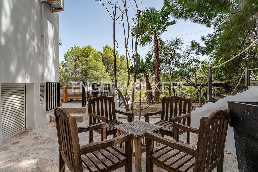 6 bedroom Villa for sale in Altea with pool garage - € 999,000 (Ref: 9789819)