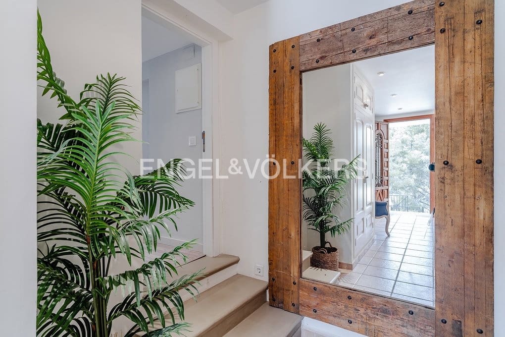 6 bedroom Villa for sale in Altea with pool garage - € 999,000 (Ref: 9789819)