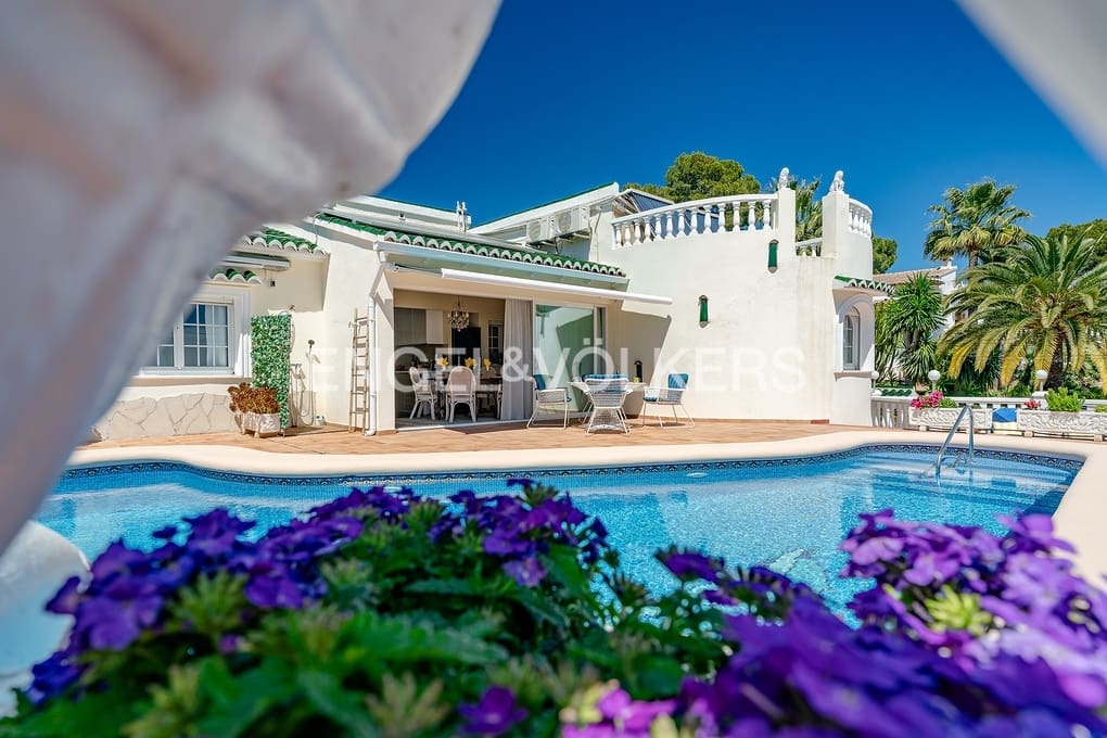 4 sovrum Villa till salu i Moraira med pool garage - 1 190 000 € (Ref: 9810864)