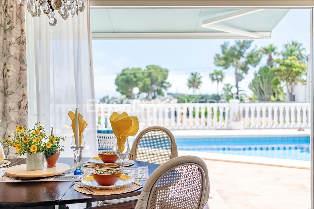 4 sovrum Villa till salu i Moraira med pool garage - 1 190 000 € (Ref: 9810864)