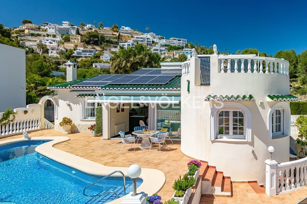 4 sovrum Villa till salu i Moraira med pool garage - 1 190 000 € (Ref: 9810864)