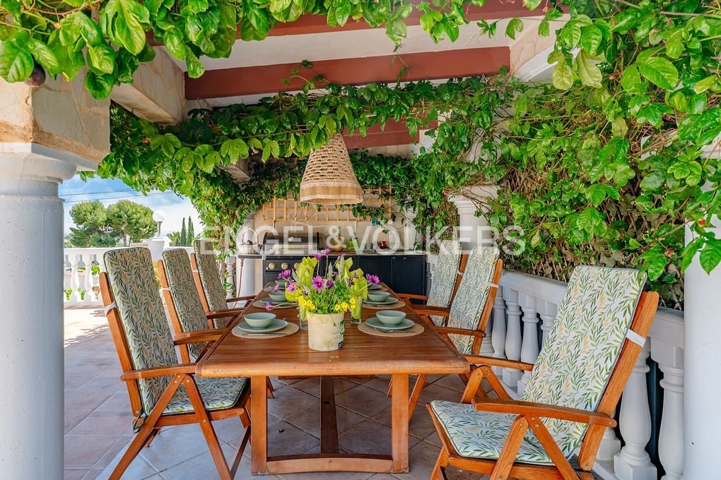 4 sovrum Villa till salu i Moraira med pool garage - 1 190 000 € (Ref: 9810864)