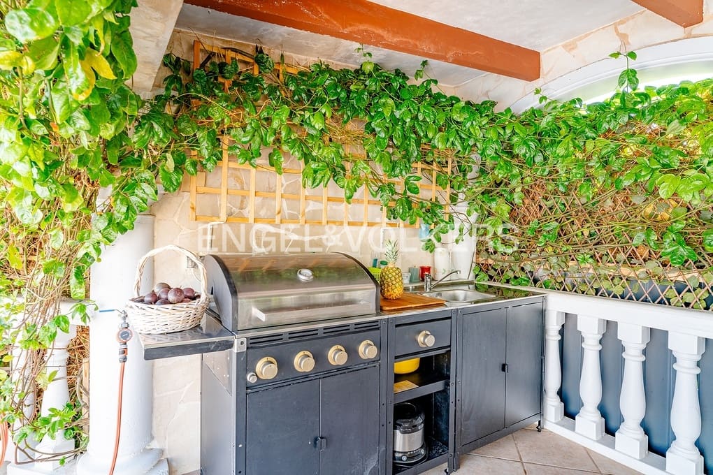 4 sovrum Villa till salu i Moraira med pool garage - 1 190 000 € (Ref: 9810864)