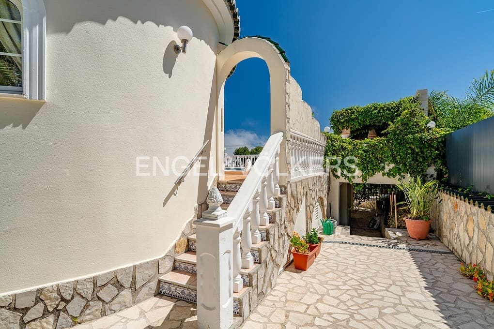 4 sovrum Villa till salu i Moraira med pool garage - 1 190 000 € (Ref: 9810864)