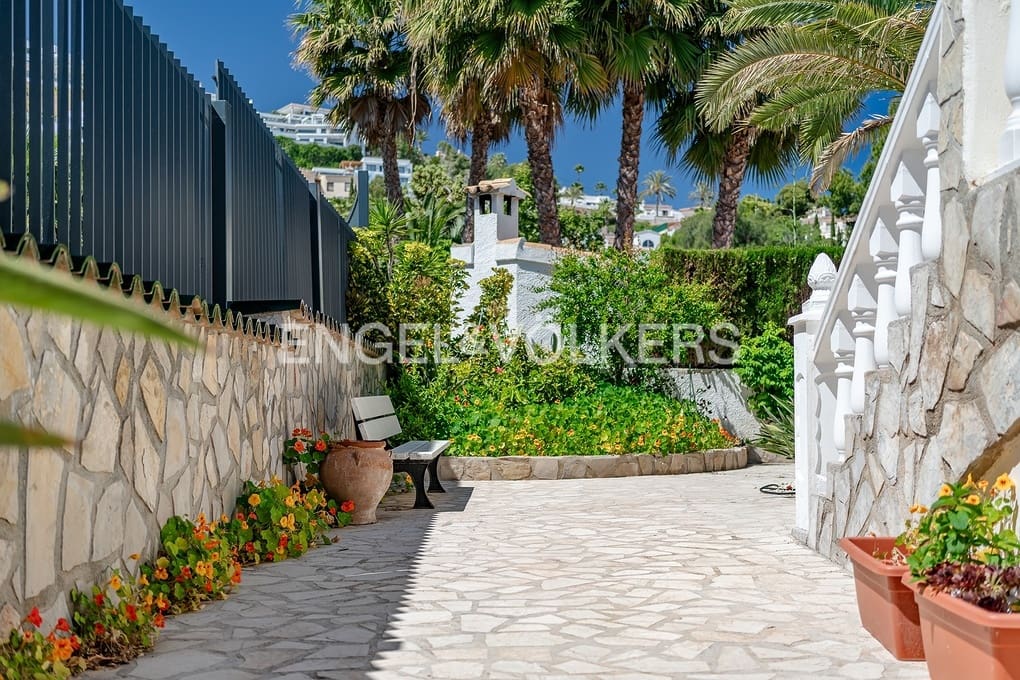 4 sovrum Villa till salu i Moraira med pool garage - 1 190 000 € (Ref: 9810864)