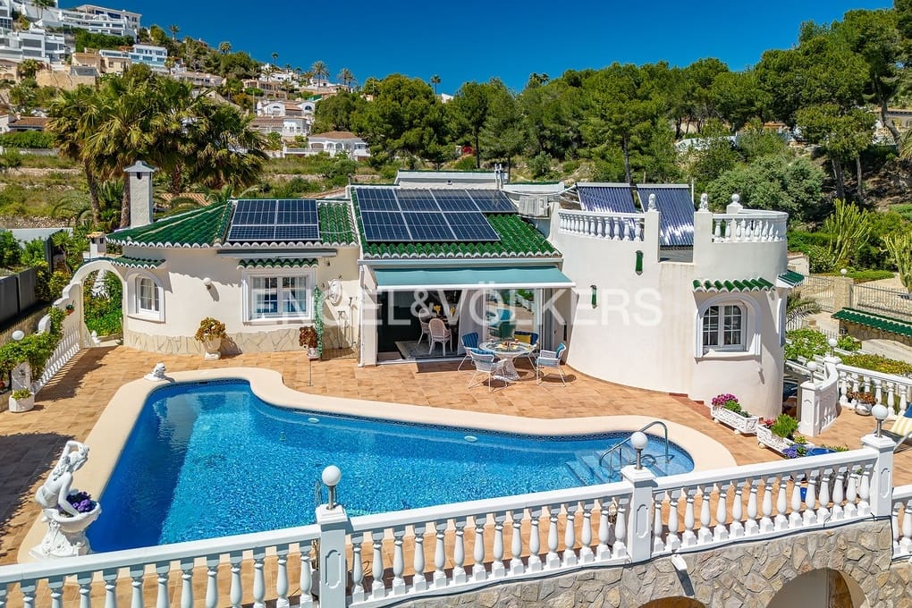 4 sovrum Villa till salu i Moraira med pool garage - 1 190 000 € (Ref: 9810864)