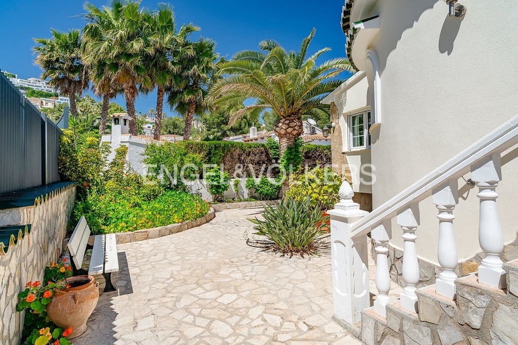 4 slaapkamer Villa te koop in Moraira met zwembad garage - € 1.190.000 (Ref: 9810864)
