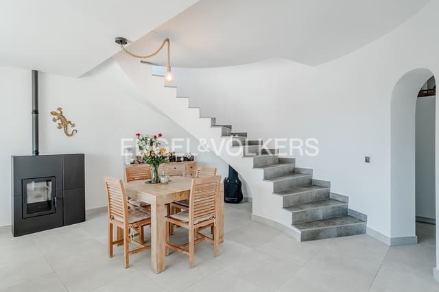 4 soverom Villa til salgs i Moraira, Teulada-Moraira med svømmebasseng garasje - € 1 850 000 (Ref: 9818873)