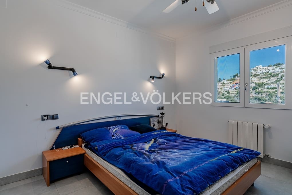 4 bedroom Villa for sale in Moraira with pool garage - € 1,850,000 (Ref: 9818873)