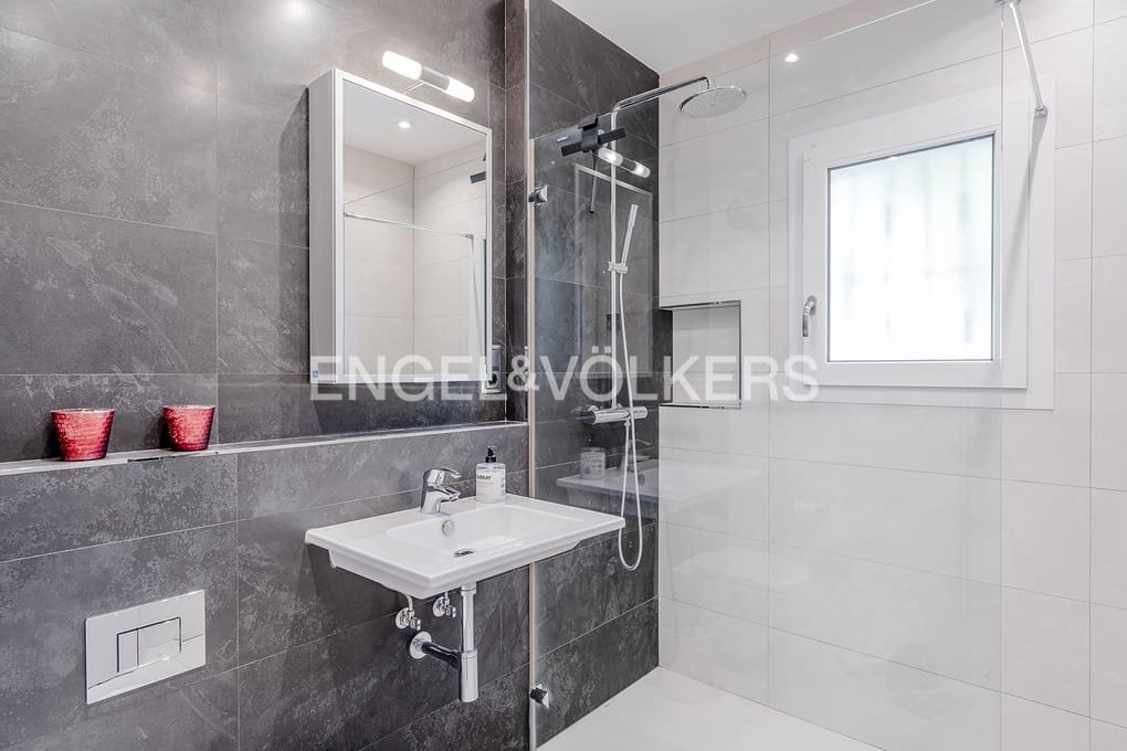 4 bedroom Villa for sale in Moraira with pool garage - € 1,850,000 (Ref: 9818873)