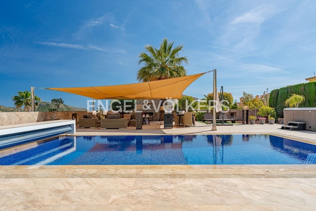 4 bedroom Villa for sale in Moraira with pool garage - € 1,850,000 (Ref: 9818873)