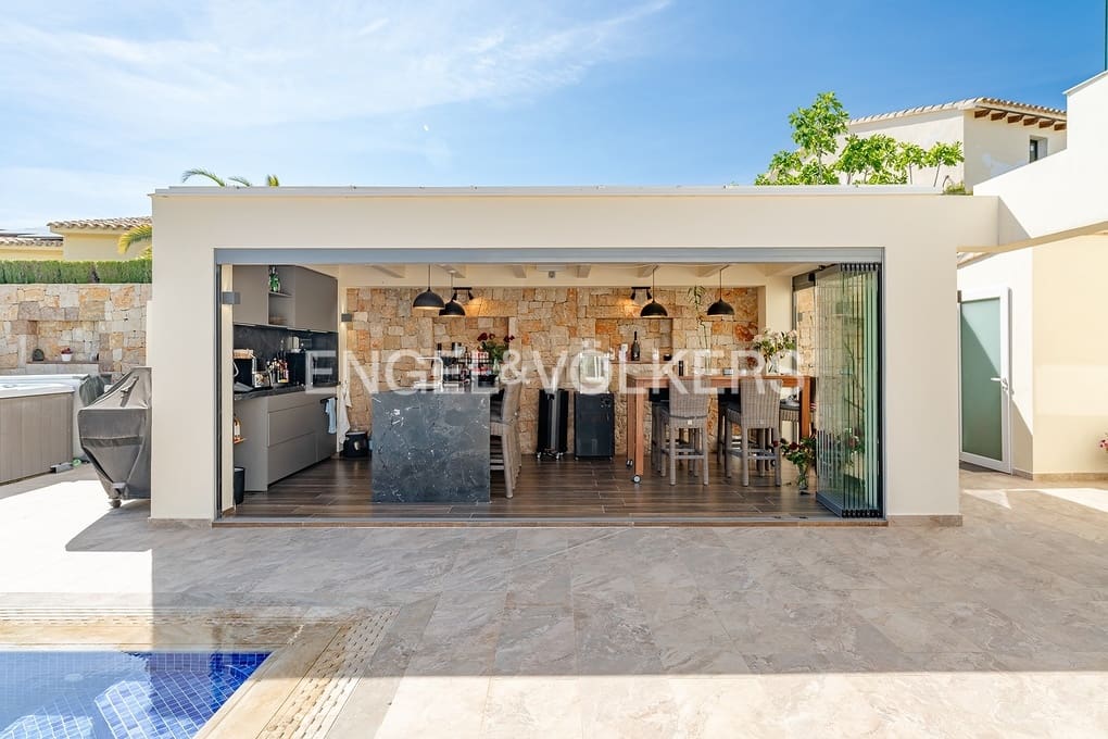 4 bedroom Villa for sale in Moraira with pool garage - € 1,850,000 (Ref: 9818873)