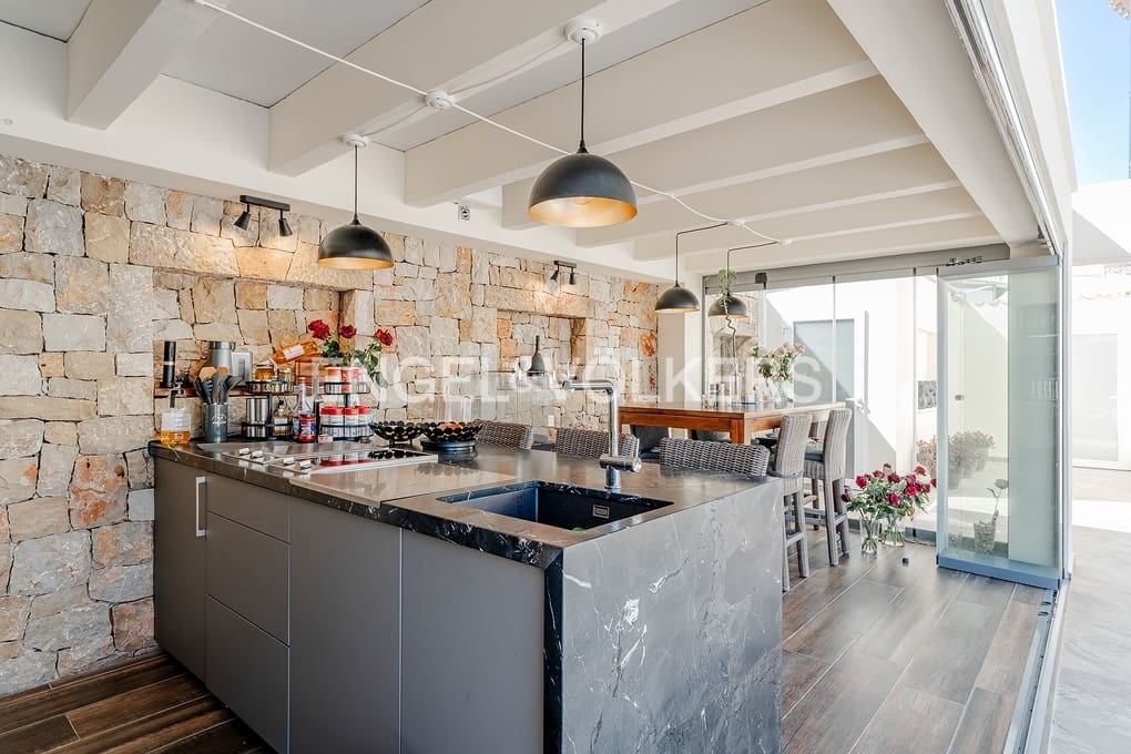 4 bedroom Villa for sale in Moraira with pool garage - € 1,850,000 (Ref: 9818873)