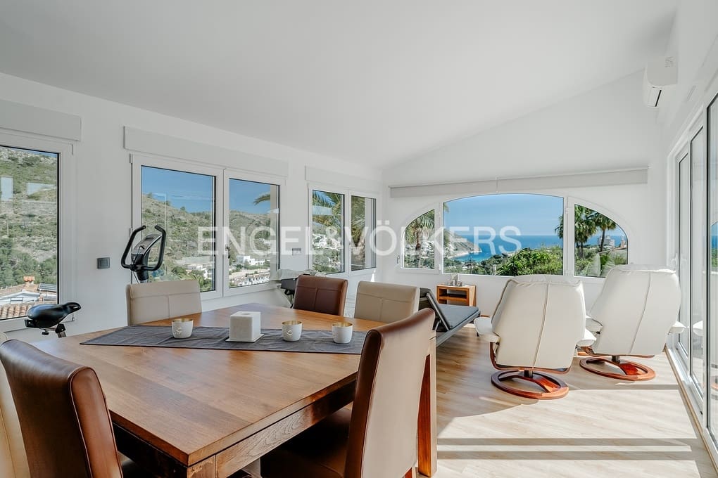 4 bedroom Villa for sale in Moraira with pool garage - € 1,850,000 (Ref: 9818873)
