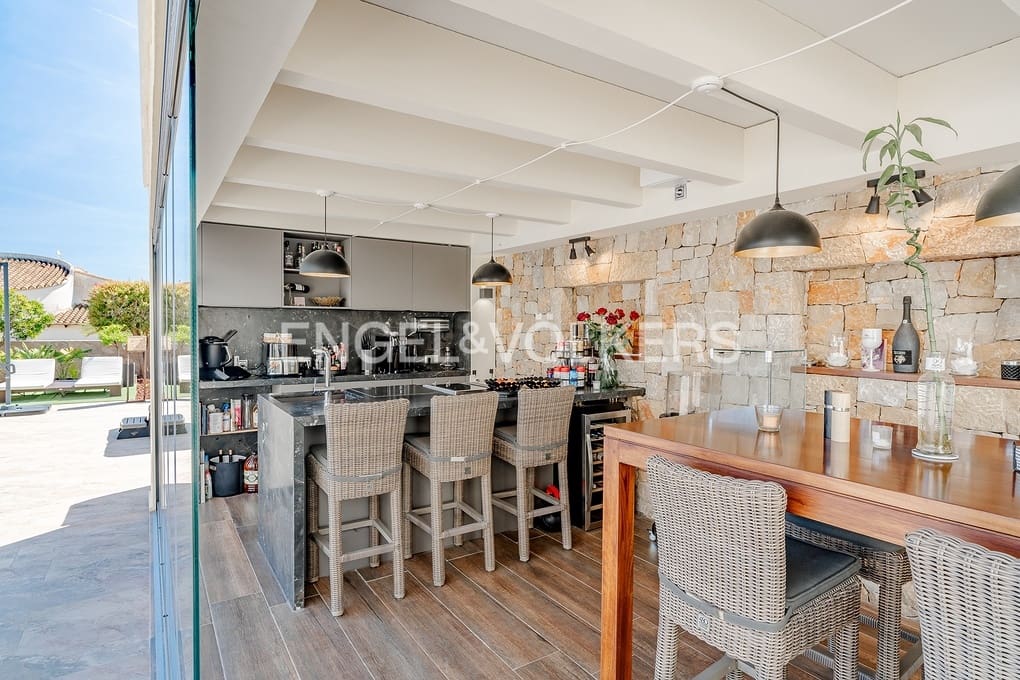 4 bedroom Villa for sale in Moraira with pool garage - € 1,850,000 (Ref: 9818873)