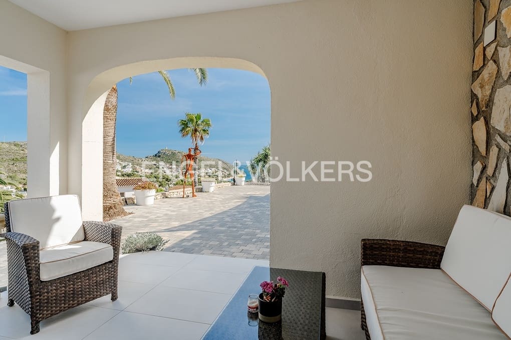 4 bedroom Villa for sale in Moraira with pool garage - € 1,850,000 (Ref: 9818873)