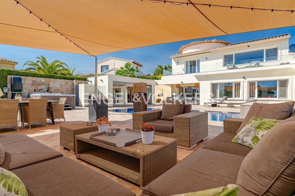 4 slaapkamer Villa te koop in Moraira met zwembad garage - € 1.780.000 (Ref: 9818873)