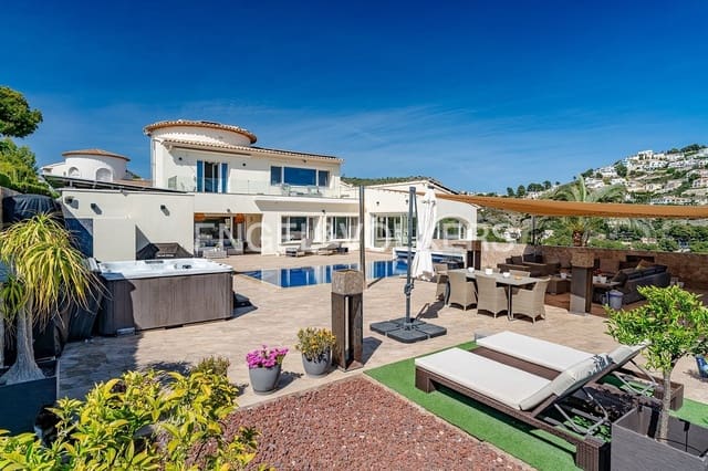 4 makuuhuone Huvila myytävänä paikassa El Portet - Pla de Mar, Teulada-Moraira mukana uima-altaan 
autotalli - 1 780 000 € (Ref: 9818873)