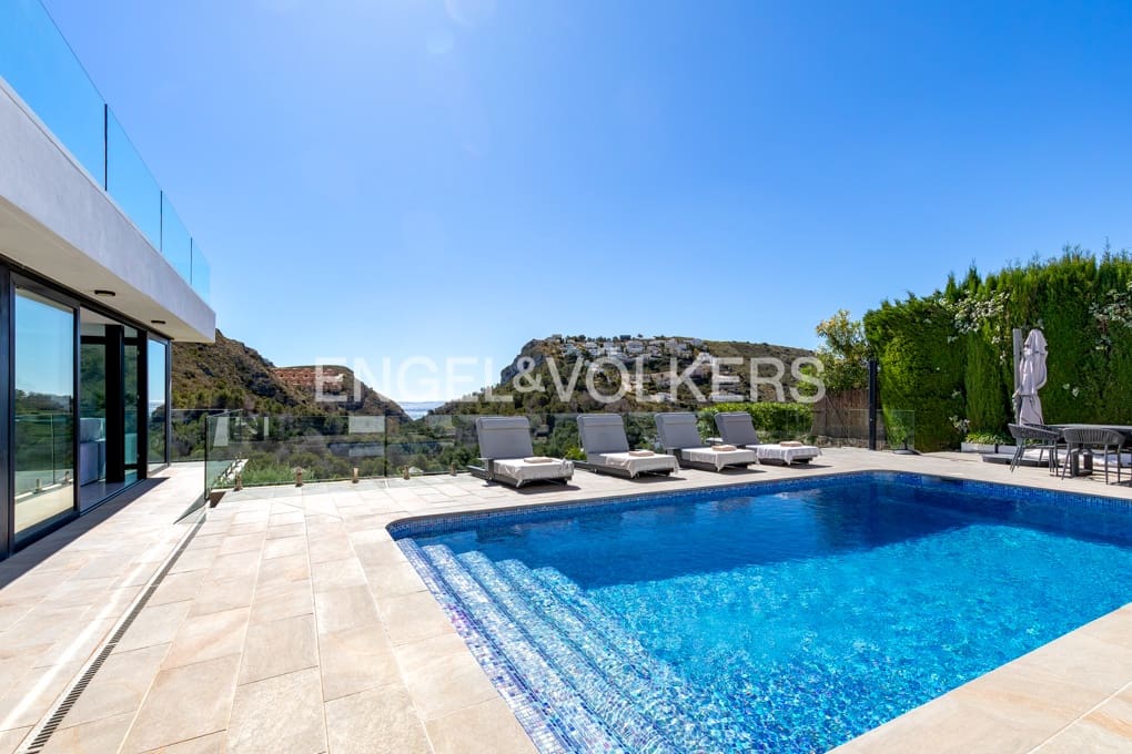 4 bedroom Villa for sale in Moraira with pool garage - € 1,750,000 (Ref: 9848182)