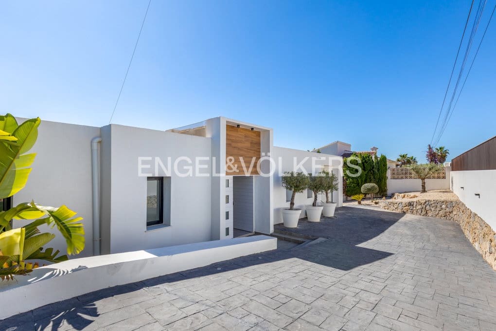 4 Zimmer Villa zu verkaufen in Moraira mit Pool Garage - 1.750.000 € (Ref: 9848182)