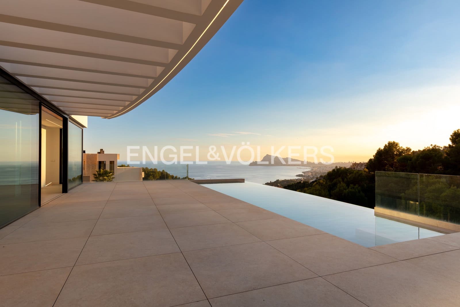 4 bedroom Villa for sale in Altea with pool garage - € 2,500,000 (Ref: 9872464)
