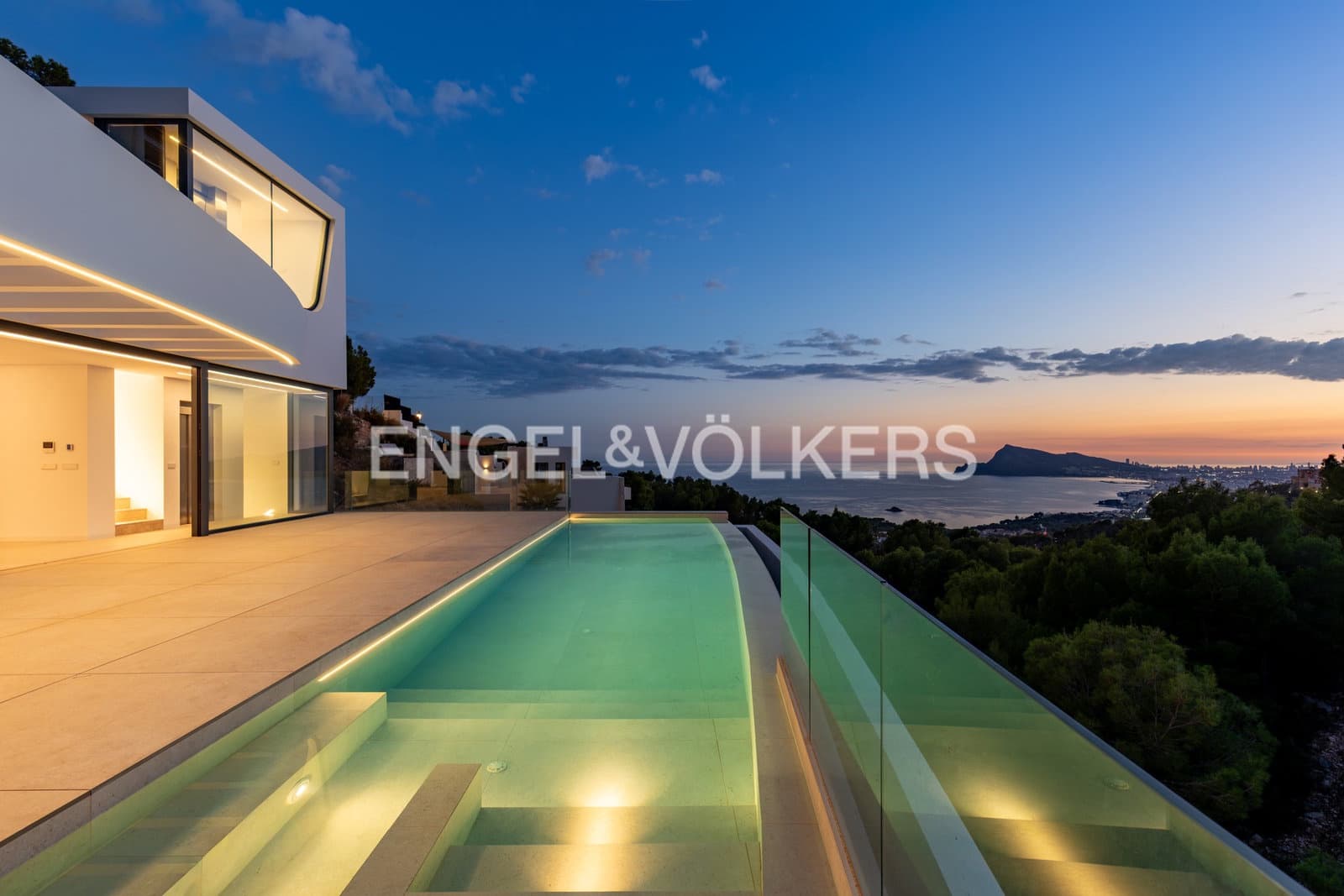 4 bedroom Villa for sale in Altea with pool garage - € 2,500,000 (Ref: 9872464)
