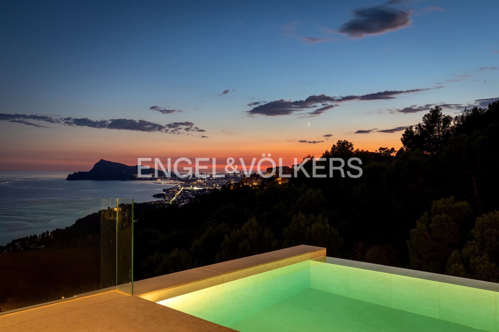 4 bedroom Villa for sale in Altea with pool garage - € 2,500,000 (Ref: 9872464)