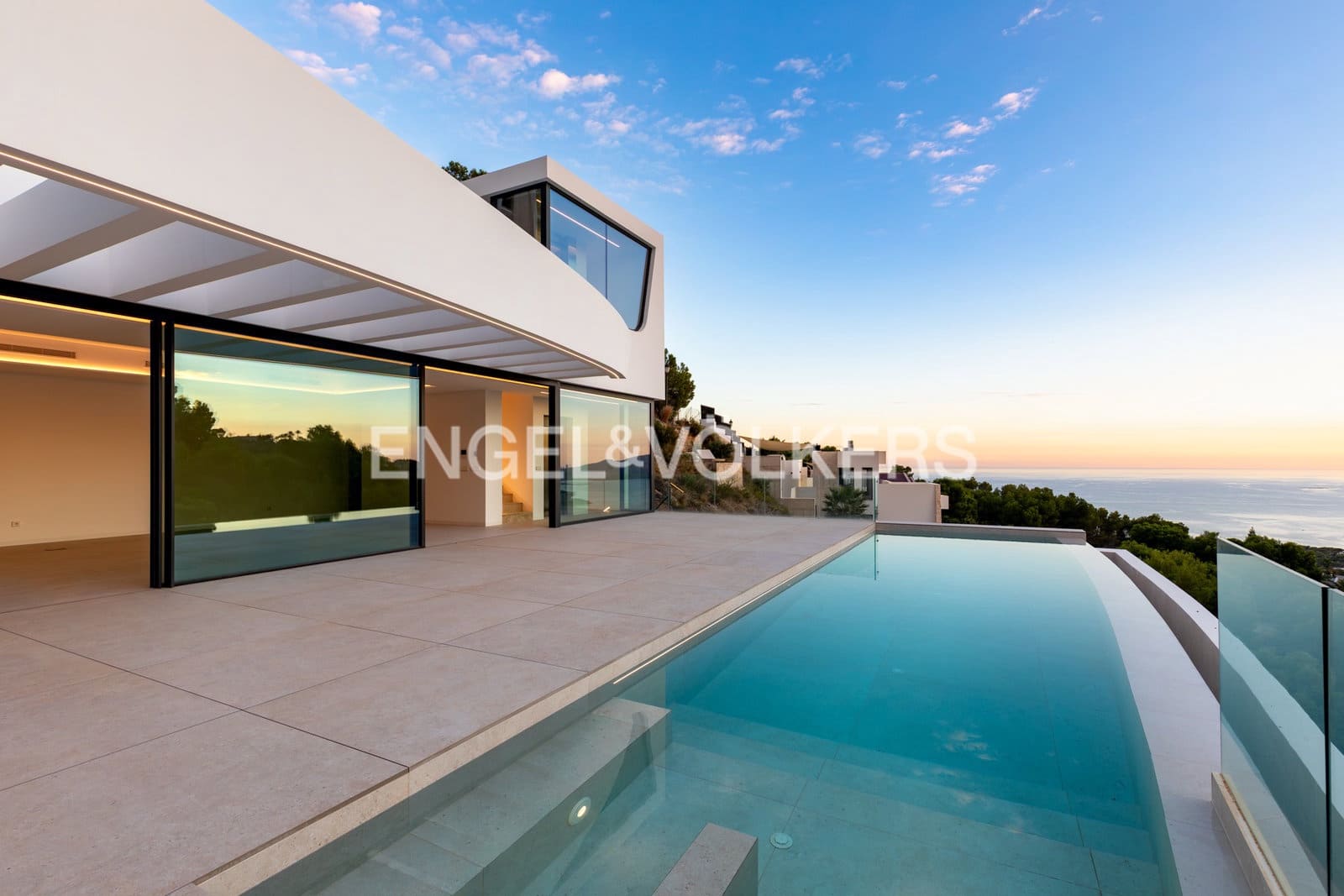 4 bedroom Villa for sale in Altea with pool garage - € 2,500,000 (Ref: 9872464)