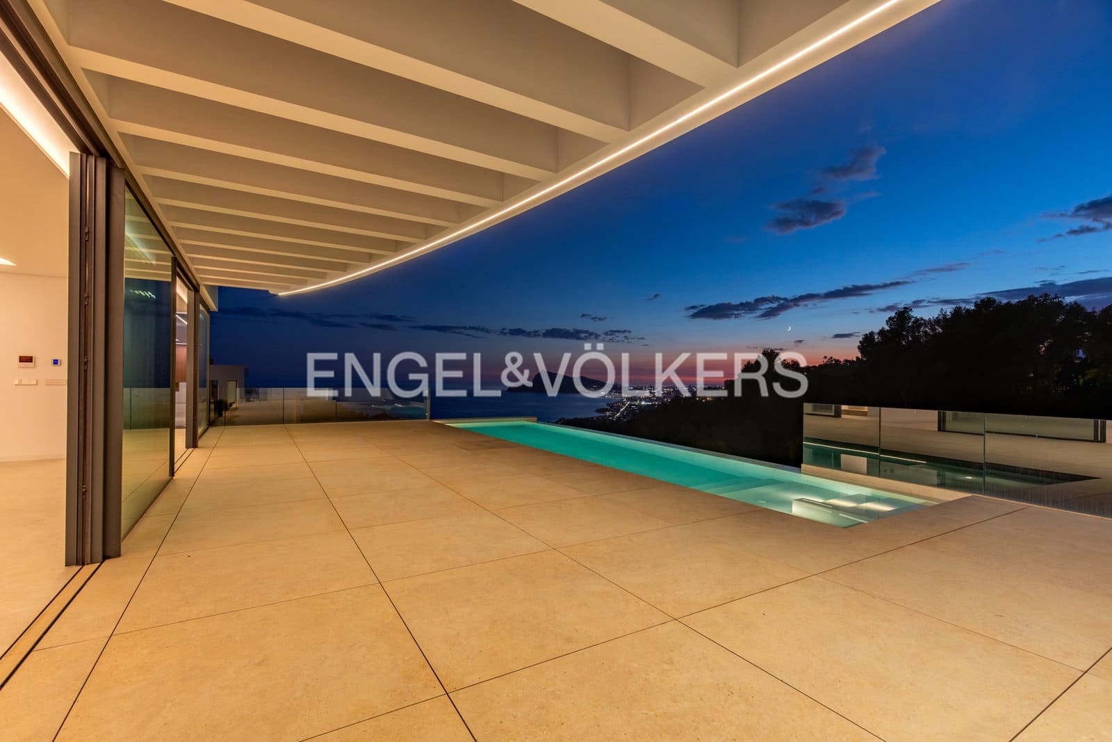 4 bedroom Villa for sale in Altea with pool garage - € 2,500,000 (Ref: 9872464)