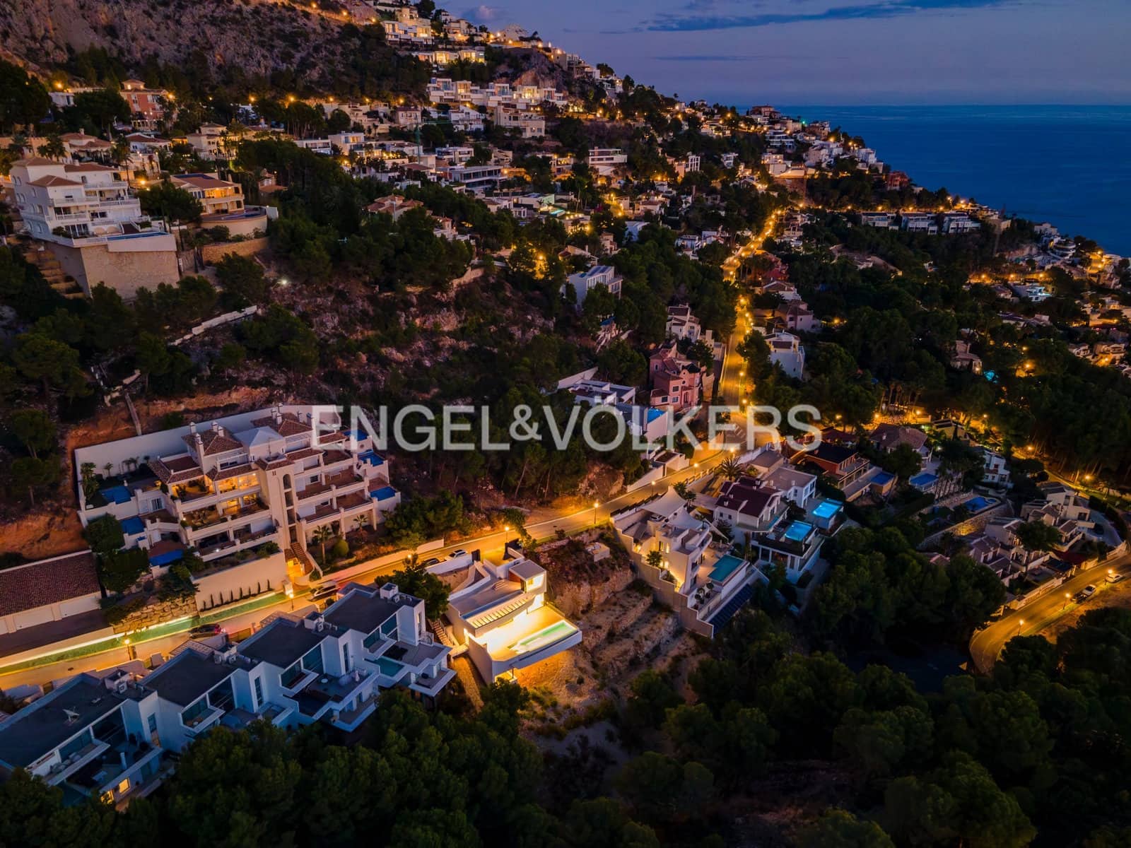 4 bedroom Villa for sale in Altea with pool garage - € 2,500,000 (Ref: 9872464)