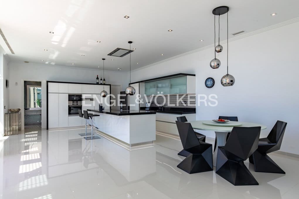 4 sypialnia Willa na sprzedaż w Calpe / Calp z basenem garażem - 3 995 000 € (Ref: 9874311)