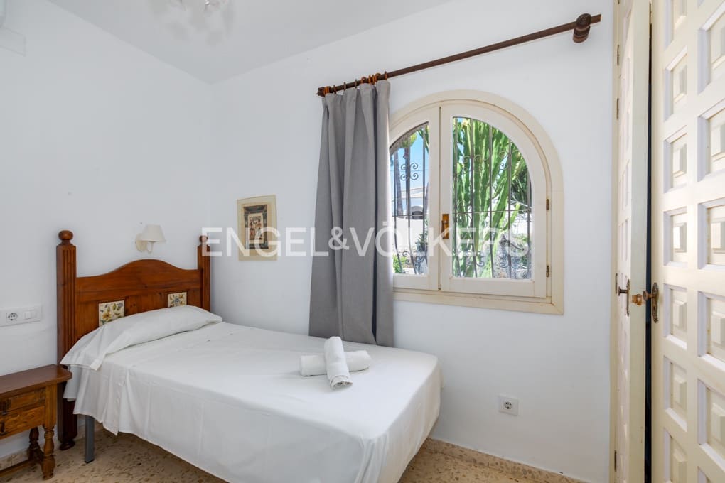 Chalet de 8 habitaciones en Benissa en venta con piscina garaje - 1.249.000 € (Ref: 9912000)